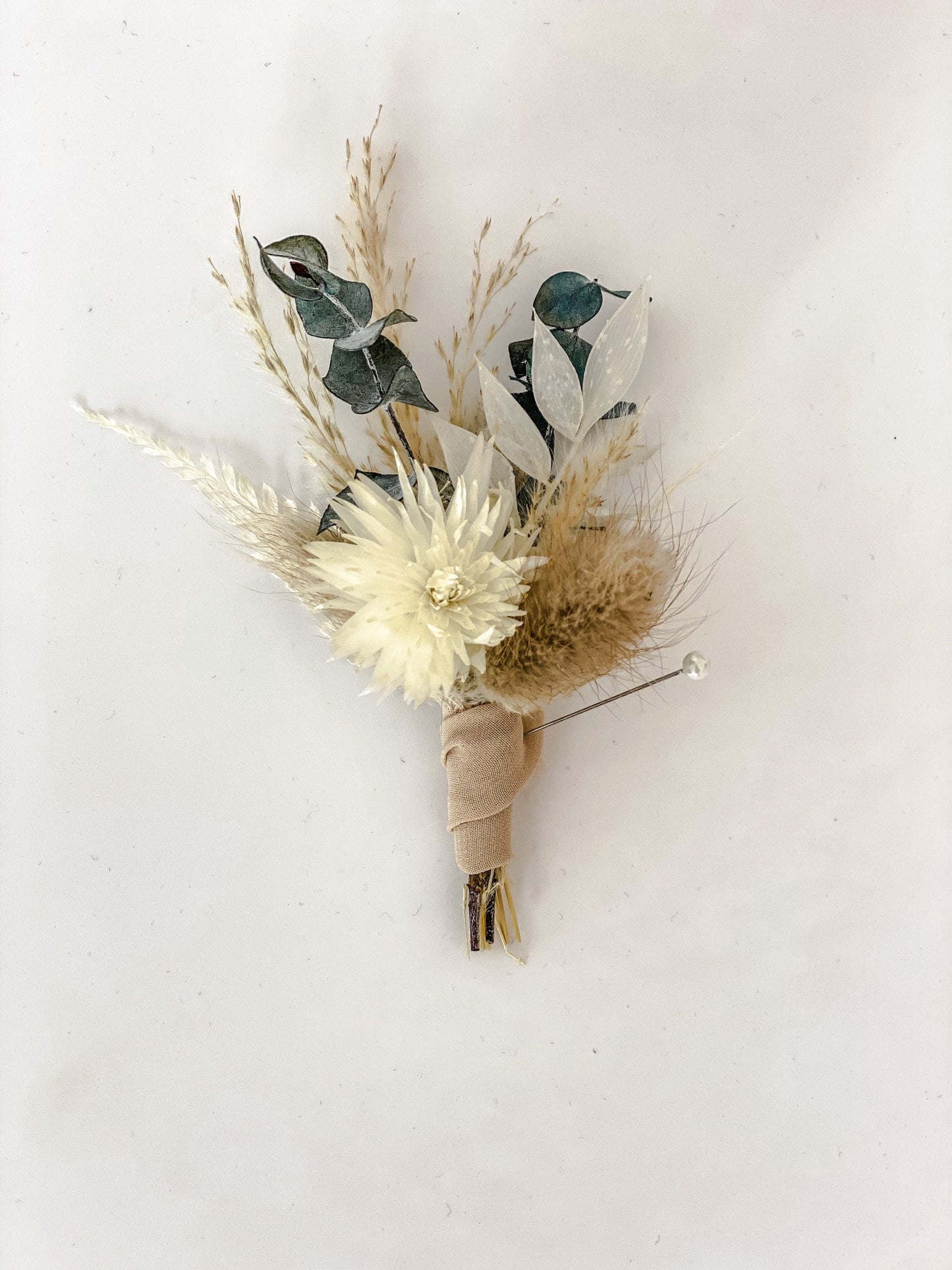 White Strawflower + Eucalyptus Boutonniere/ Wedding Flowers/ Groom and Groomsmen/ Dried Flowers